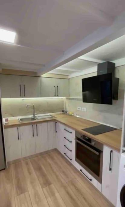 Lovely Apartment In Pogradec City With A Lake View Eksteriør billede